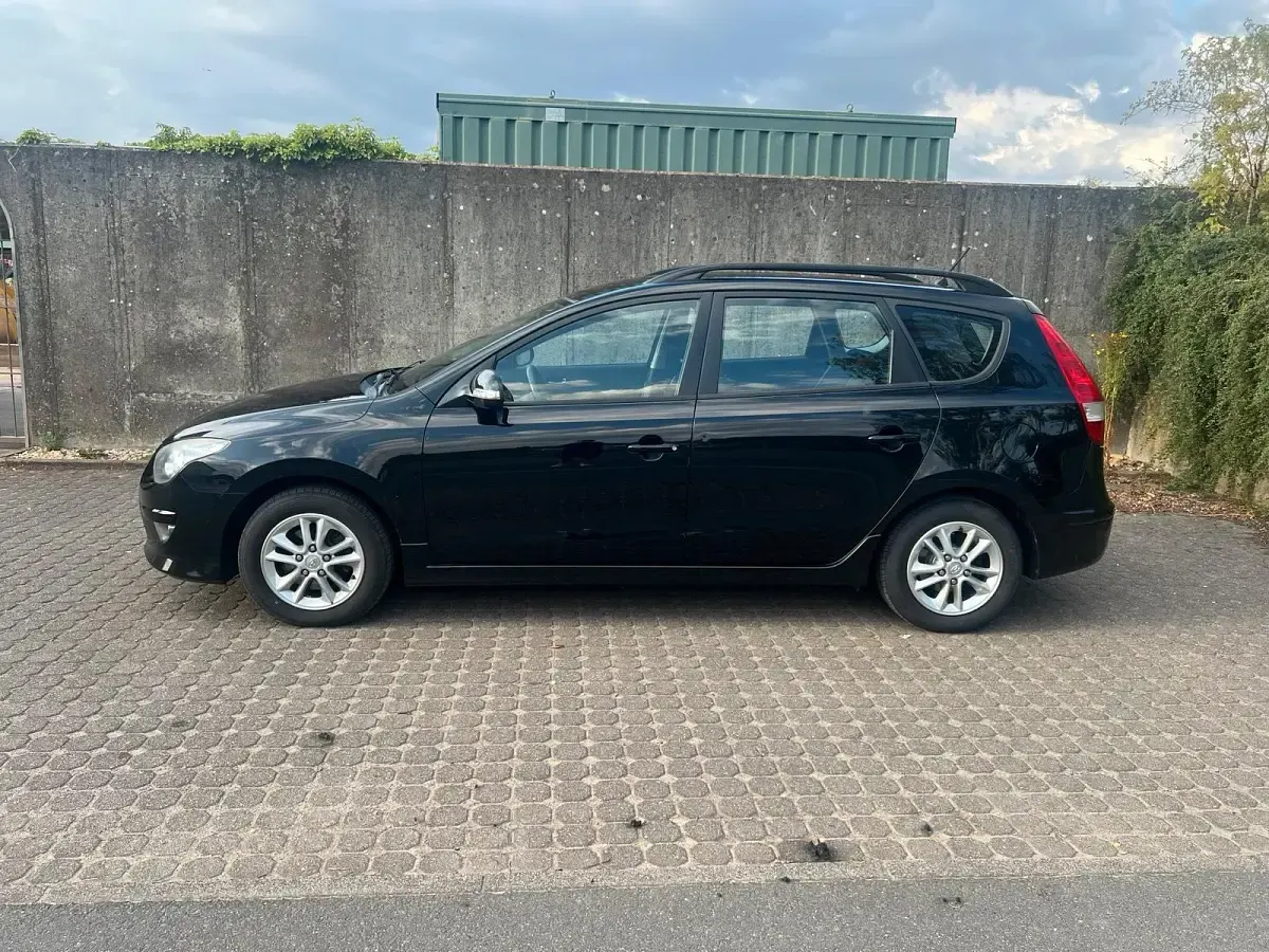 Gebraucht Hyundai i30 109 PS (80 kW) 2012 Schwarz Kombi
