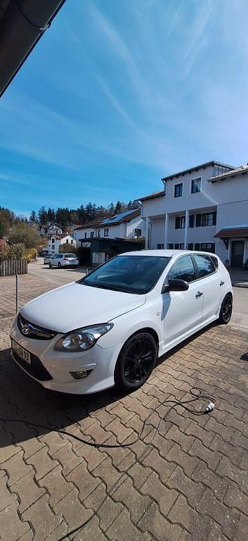 Gebraucht Hyundai i30 90 PS (66 kW) 2010 Weiß Limousine