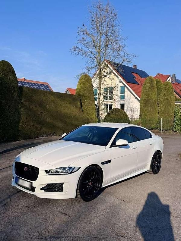 Gebraucht Jaguar XE R-Sport 179 PS (131 kW) 2019 Weiß Limousine