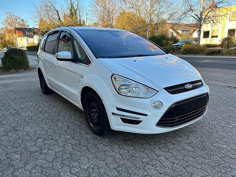 Gebraucht Ford S-MAX Titanium 140 PS (102 kW) 2012 Frostweiß Van / Kleinbus