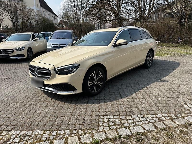Gebraucht Mercedes E220 194 PS (142 kW) 2021 Gelb Kombi