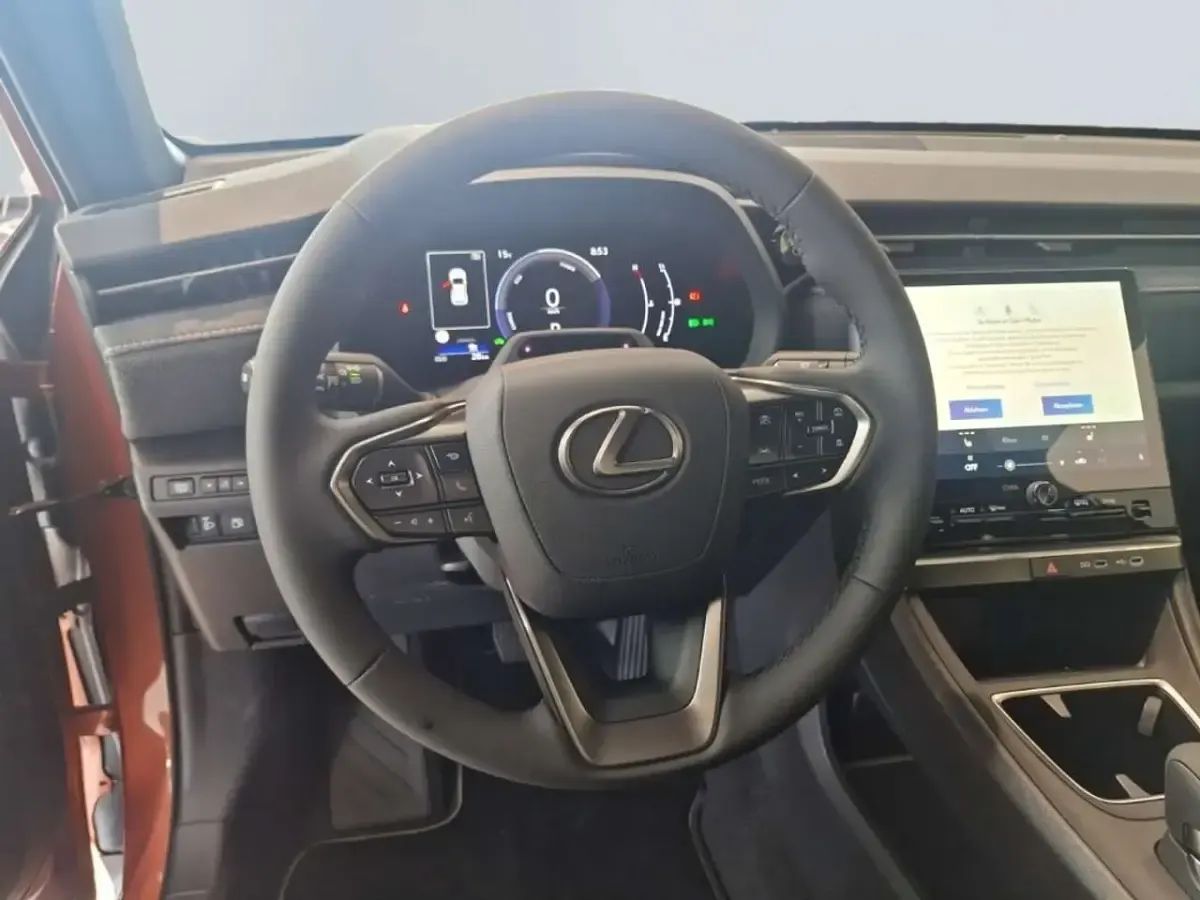 Neu Lexus LBX 136 PS (100 kW) 2026 Kupferrot SUV