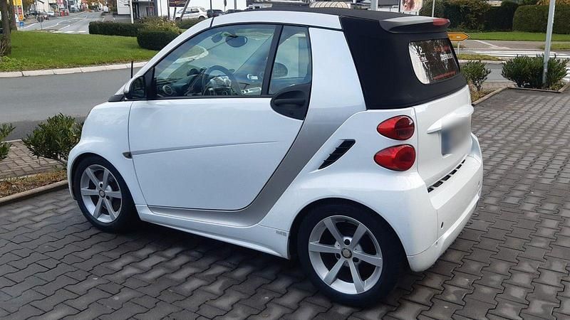 Gebraucht Smart ForTwo Cabrio Pulse 84 PS (61 kW) 2011 Weiß Cabrio