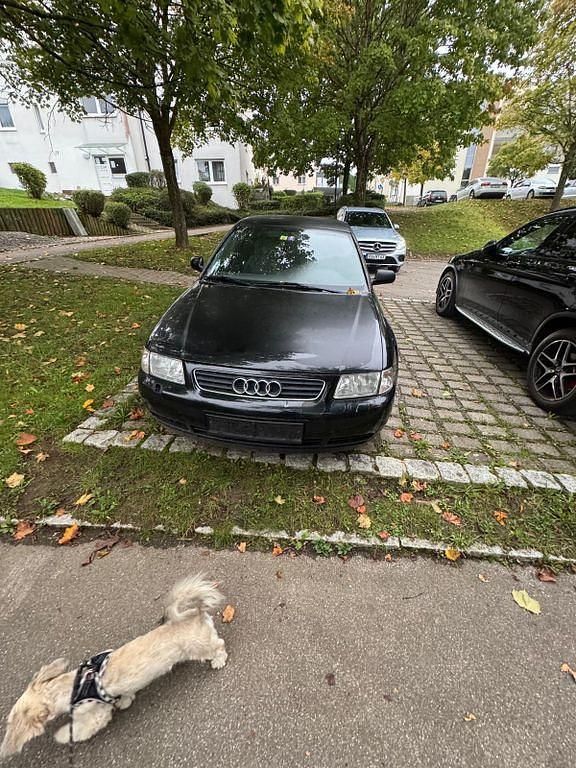 Schwarz Gebraucht 2000 Audi A3 Ambiente Limousine | 700 € (Guter Preis) - Bild 1/4