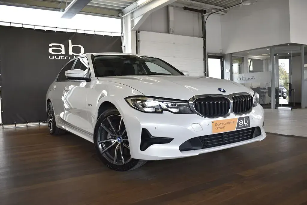 Gebraucht BMW 320e Advantage 204 PS (150 kW) 2022 Weiß Limousine