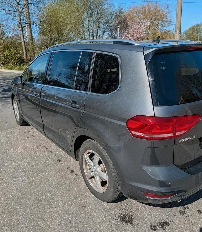 Gebraucht VW Touran 150 PS (110 kW) 2017 Grau Van / Kleinbus