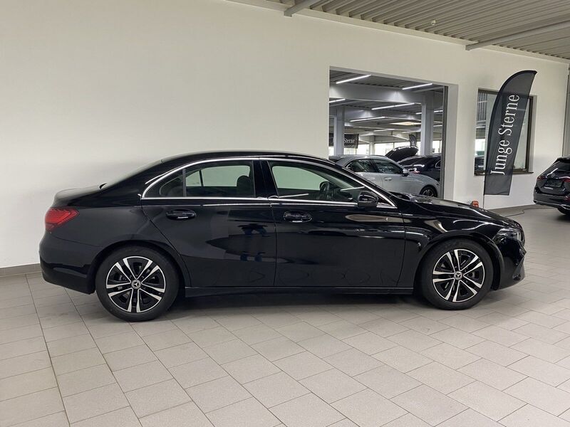 Gebraucht Mercedes A180 Premium 136 PS (100 kW) 2024 Schwarz Kleinwagen