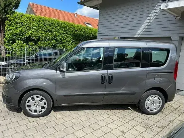 Gebraucht Fiat Doblò 120 PS (88 kW) 2022 Grau Van / Kleinbus