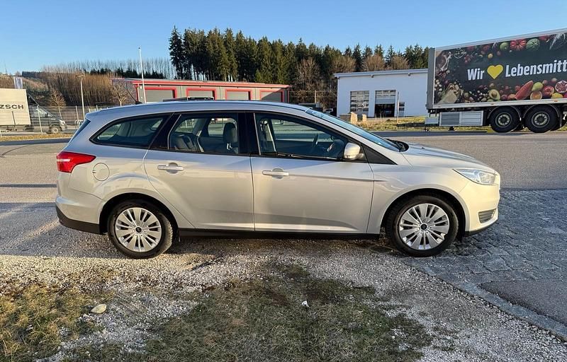 Gebraucht Ford Focus 100 PS (73 kW) 2015 Silber Kombi