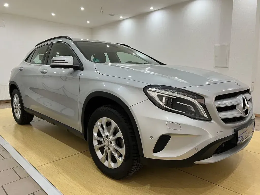 Gebraucht Mercedes GLA200 156 PS (114 kW) 2014 Silber SUV
