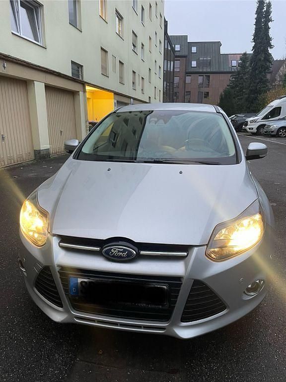 Gebraucht Ford Focus Titanium 182 PS (133 kW) 2011 Silber Limousine