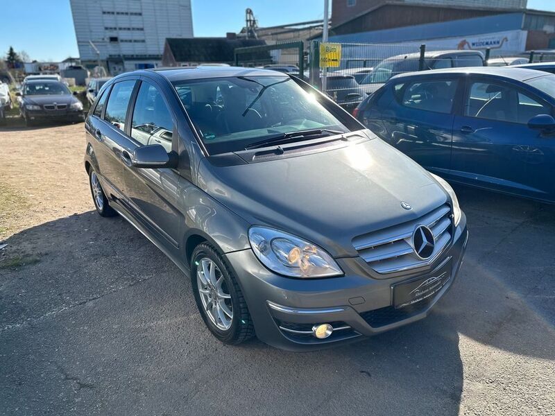 Gebraucht Mercedes B200 140 PS (102 kW) 2011 Grau Van / Kleinbus