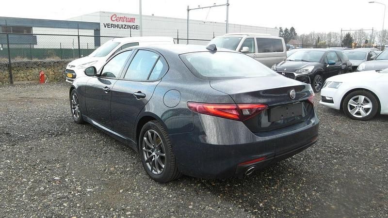 Gebraucht Alfa Romeo Giulia 136 PS (100 kW) 2018 Grau Limousine