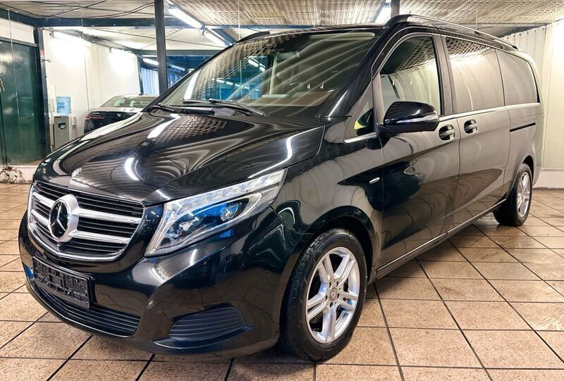 Schwarz Gebraucht 2015 Mercedes V250 Edition Van / Kleinbus | 32.950 € (Fairer Preis) - Bild 1/4