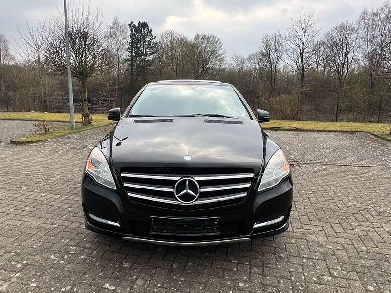 Schwarz Gebraucht 2011 Mercedes R350 Van / Kleinbus | 17.990 € (Teuer) - Bild 1/4