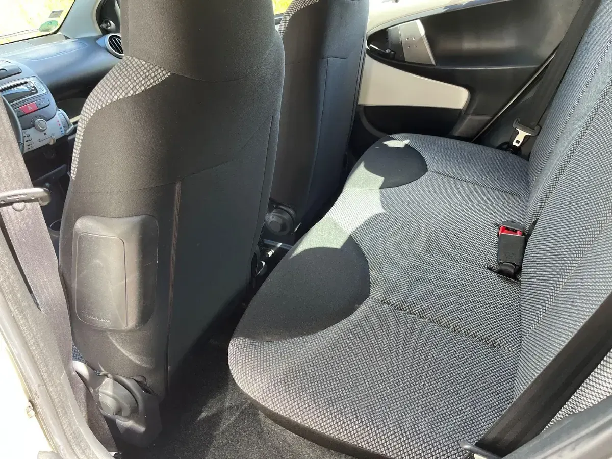 Gebraucht Toyota Aygo 68 PS (50 kW) 2013 Weiß Kleinwagen