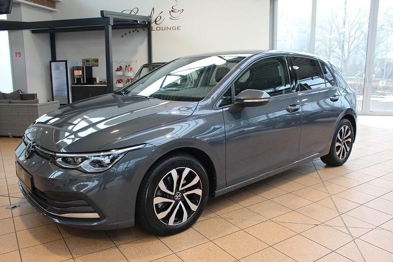 Gebraucht VW Golf VIII Active 150 PS (110 kW) 2023 Grau Limousine