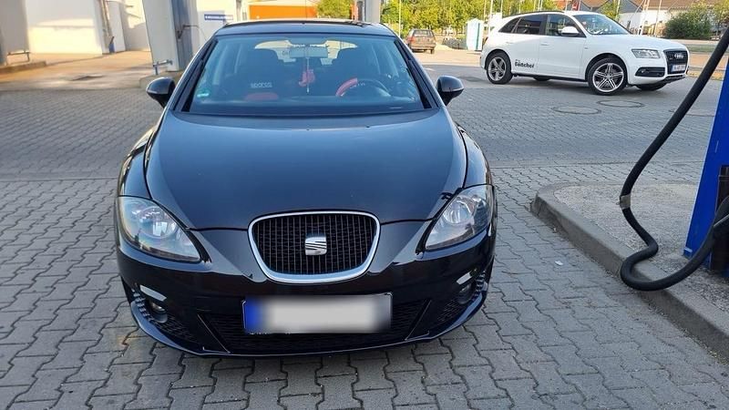Używany Seat Leon 125 KM (91 kW) 2010 Czarny Hatchback