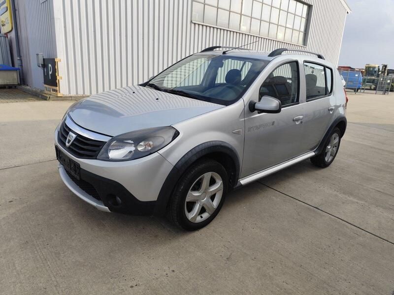 Silber Gebraucht 2012 Dacia Sandero Stepway Kleinwagen | 5.500 € - Bild 1/4