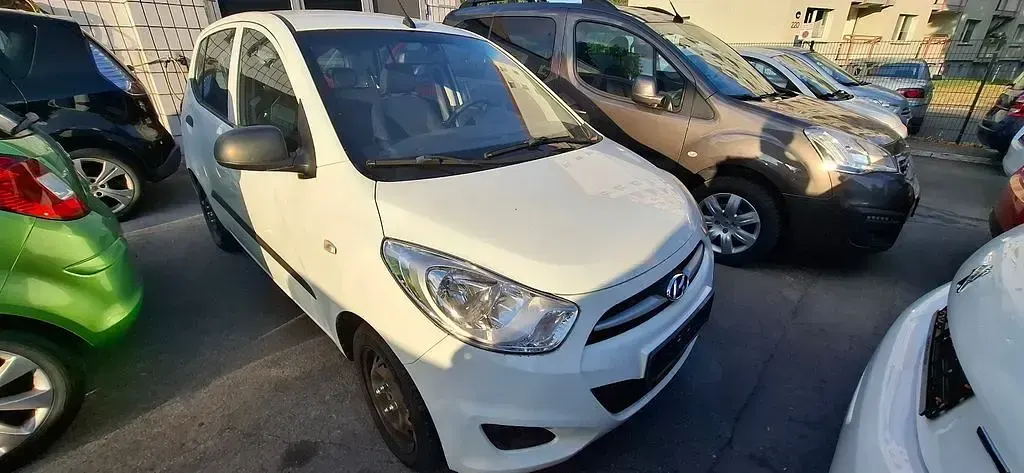 Gebraucht Hyundai i10 Edition 69 PS (50 kW) 2013 Weiß Kleinwagen