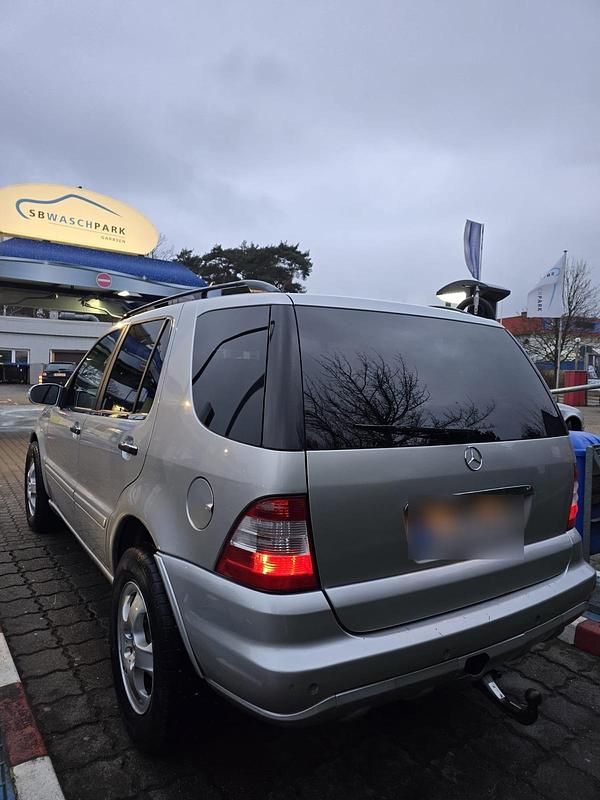 Gebraucht Mercedes ML270 163 PS (119 kW) 2003 Grau SUV