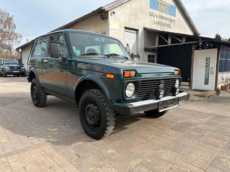 Gebraucht Lada niva 82 PS (60 kW) 2009 Grün SUV