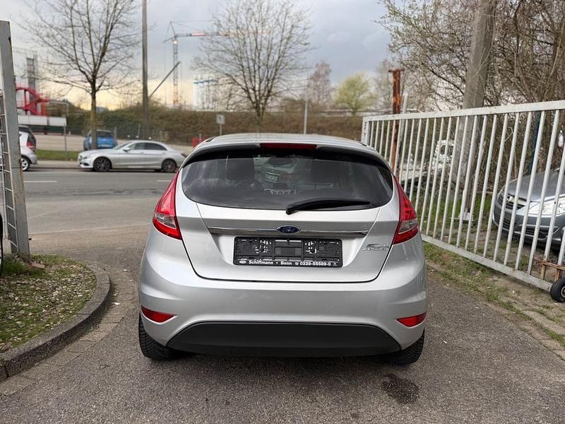 Gebraucht Ford Fiesta Titanium 97 PS (71 kW) 2009 Silber Kleinwagen