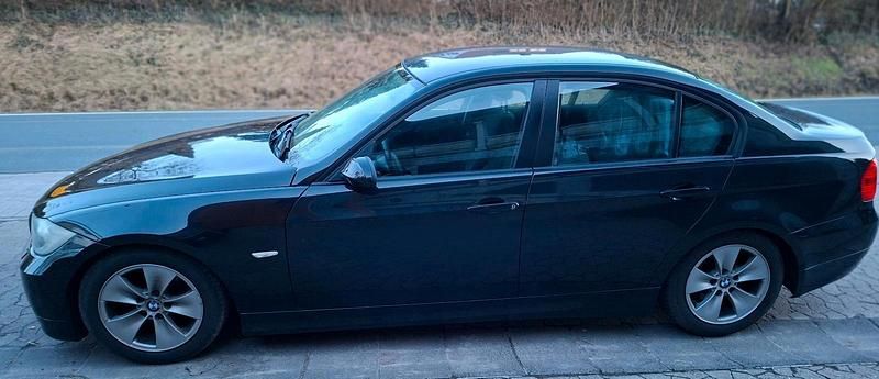 Gebraucht BMW 320 177 PS (130 kW) 2007 Schwarz Limousine