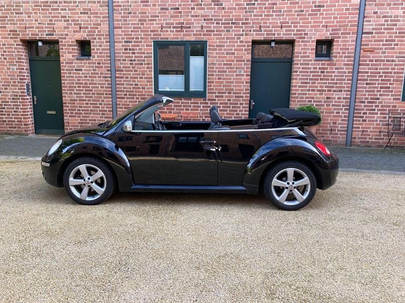 Gebraucht VW New Beetle Cabriolet 102 PS (75 kW) 2010 Schwarz Cabrio