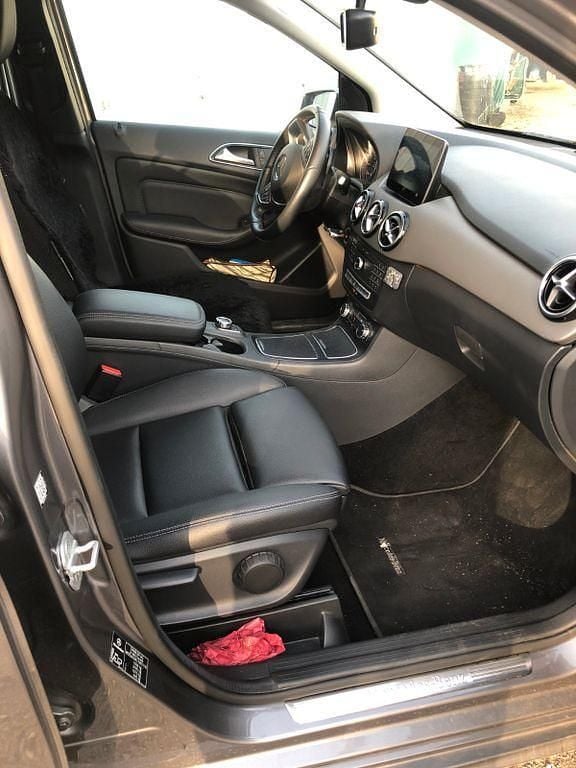 Gebraucht Mercedes B180 122 PS (89 kW) 2016 Grau Van / Kleinbus