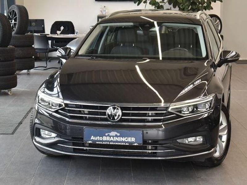 Grau Gebraucht 2022 VW Passat Elegance Limousine | 26.950 € (Fairer Preis) - Bild 1/4
