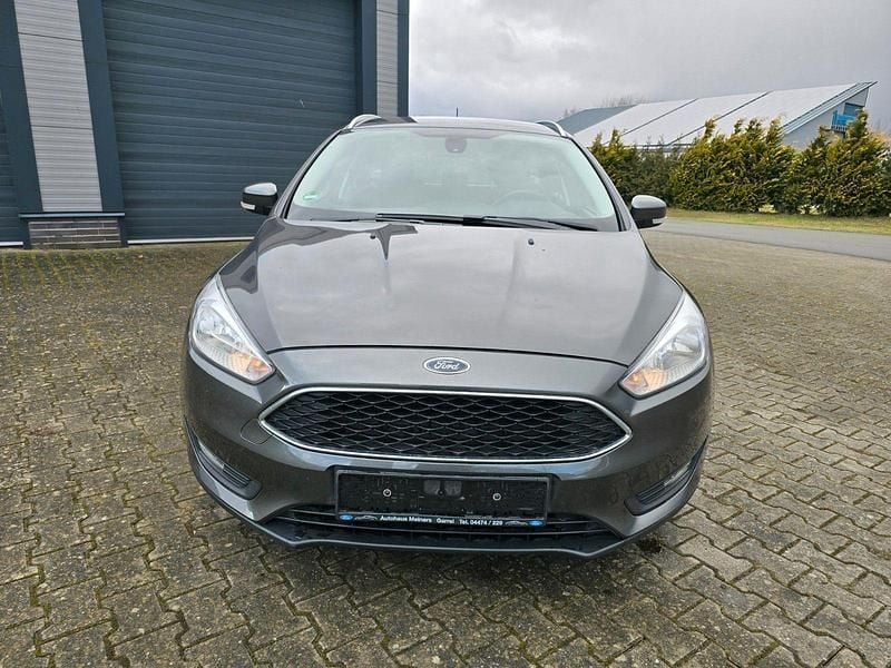 Gebraucht Ford Focus Business Edition 125 PS (91 kW) 2017 Grau Kombi