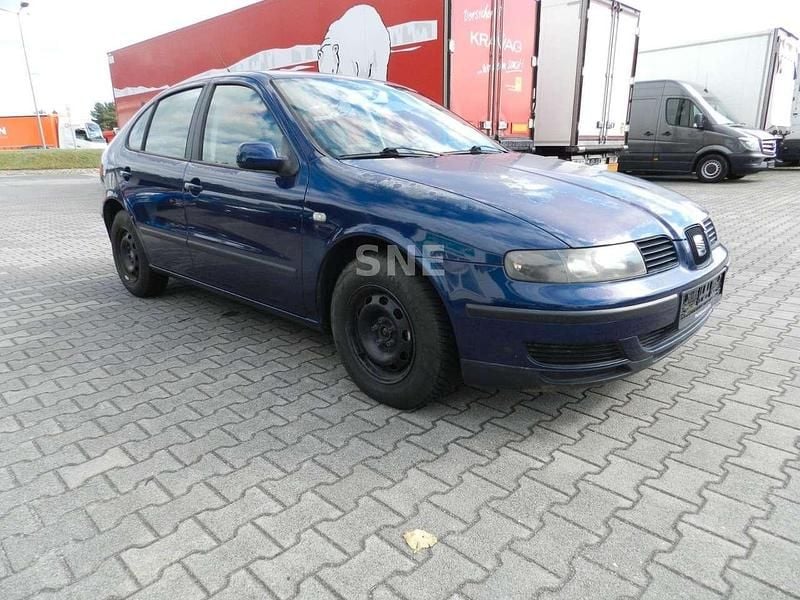 Second-hand Seat Leon Stella 101 CP (74 kW) 2000 Albastru Hatchback