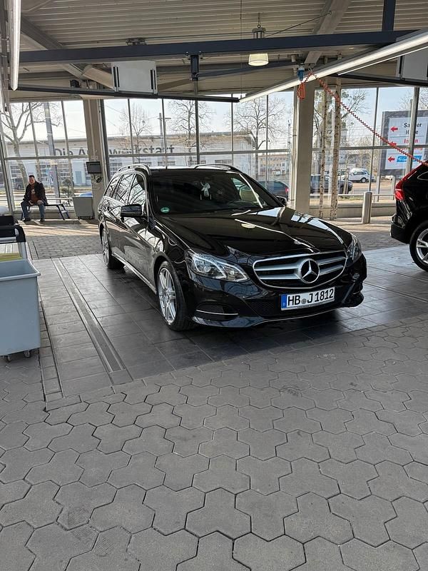 Schwarz Gebraucht 2015 Mercedes E350 Kombi | 14.750 € (Guter Preis) - Bild 1/4
