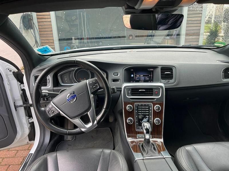 Gebraucht Volvo V60 Summum 288 PS (211 kW) 2017 Weiß Kombi