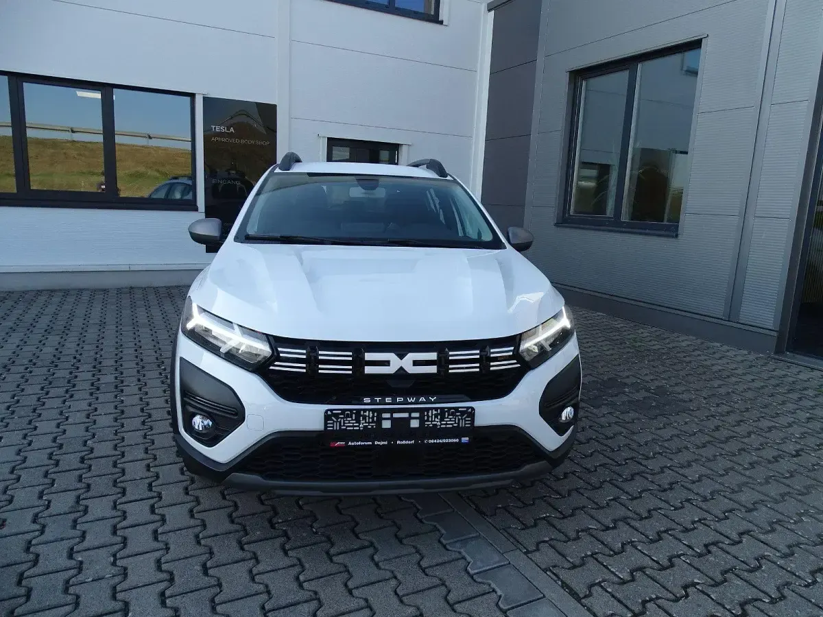 Gebraucht Dacia Sandero Expression 91 PS (66 kW) 2023 Weiß SUV