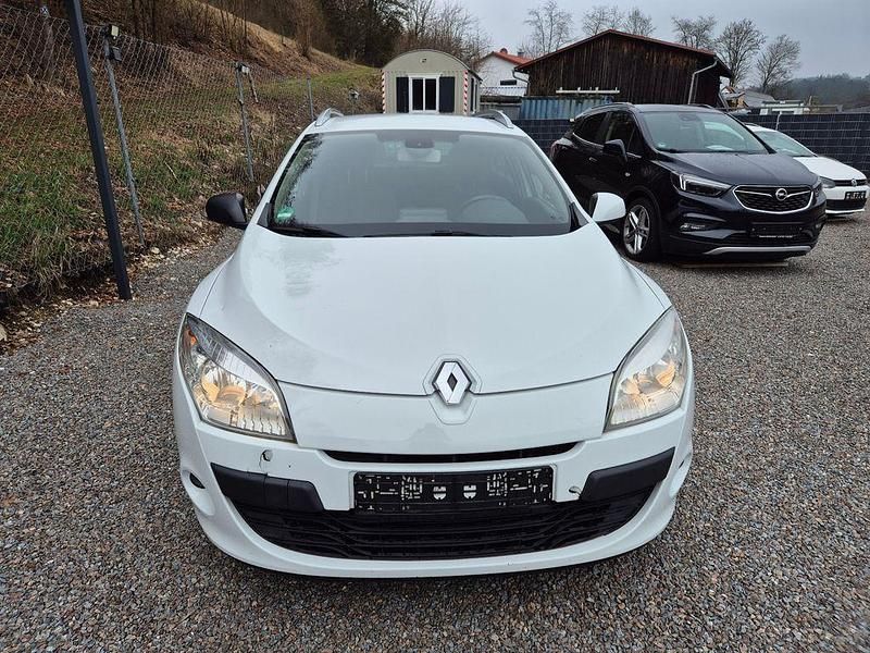 Gebraucht Renault Mégane III 106 PS (77 kW) 2012 Weiß Limousine