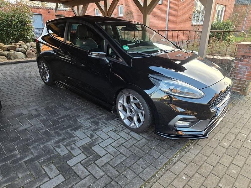 Schwarz Gebraucht 2019 Ford Fiesta ST Kleinwagen | 15.500 € (Fairer Preis) - Bild 1/4