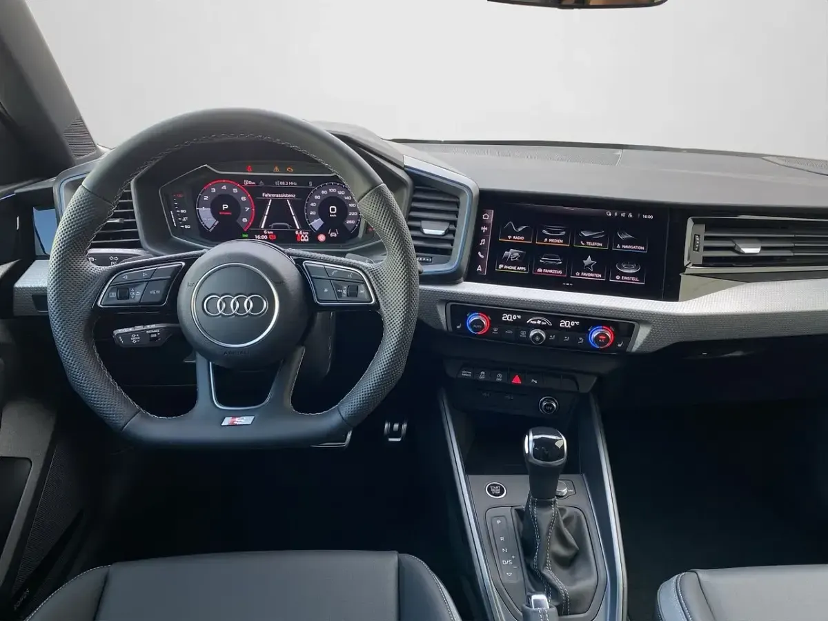 Neu Audi A1 Advanced 116 PS (85 kW) 2026 Mythosschwarz metallic (metallic) SUV