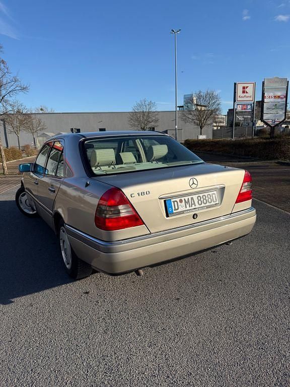 Gebraucht Mercedes C180 Elegance 122 PS (89 kW) 1996 Beige Limousine
