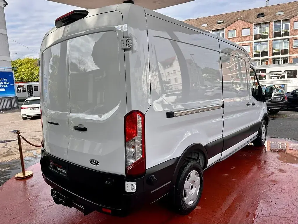 Używany Ford Transit Trend 131 KM (96 kW) 2025 Biały Minivan