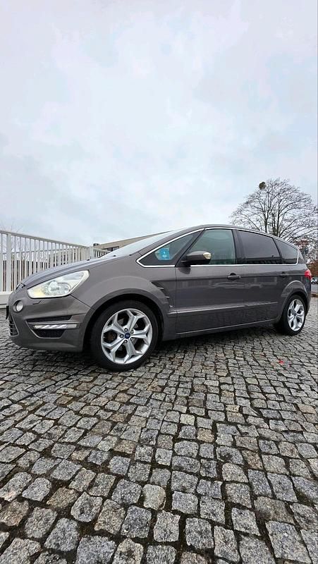 Gebraucht Ford S-MAX Titanium 200 PS (147 kW) 2012 Grau Van / Kleinbus