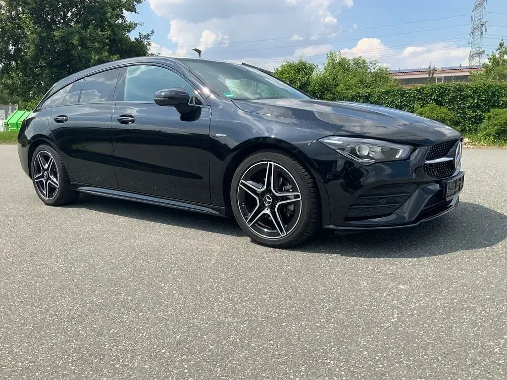 Gebraucht Mercedes CLA200 Shooting Brake 163 PS (119 kW) 2021 Schwarz Kombi