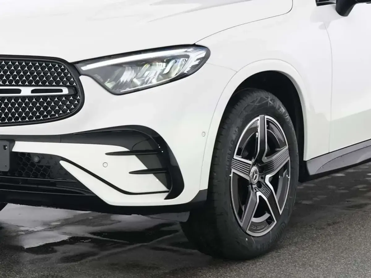 Gebraucht Mercedes GLC300 AMG 204 PS (150 kW) 2026 Weiß SUV