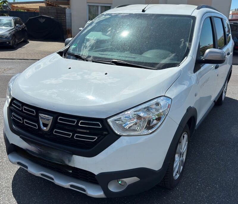 Weiß Gebraucht 2019 Dacia Lodgy Stepway Van / Kleinbus | 10.950 € (Guter Preis) - Bild 1/4