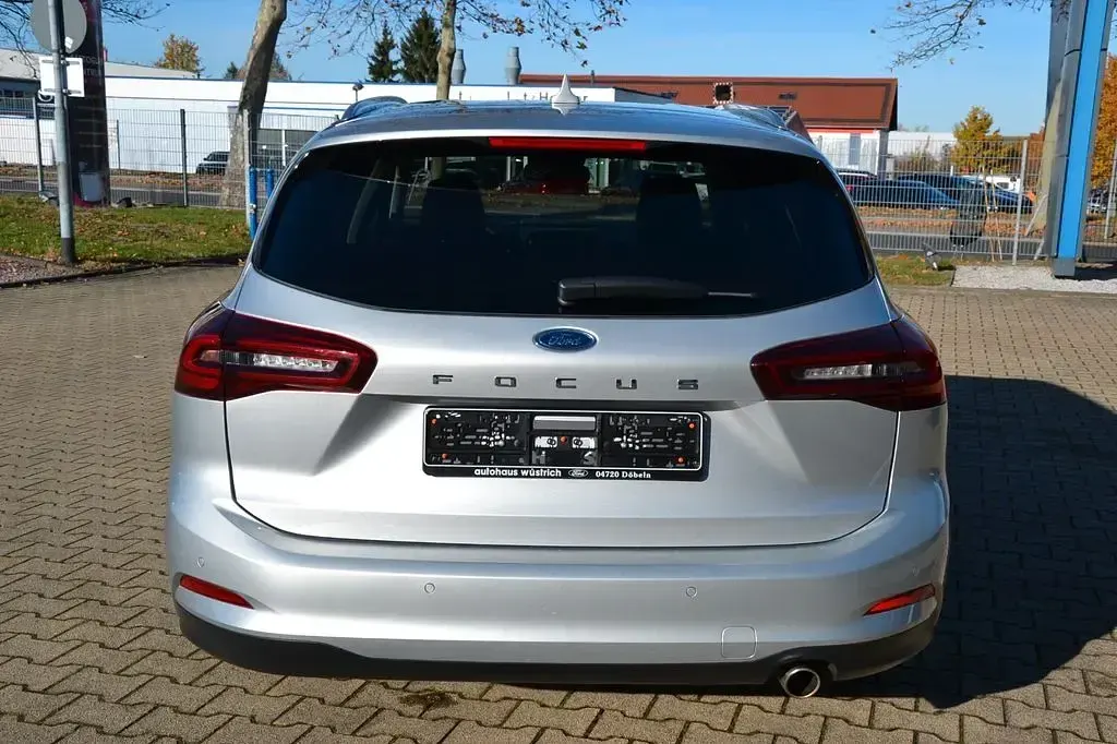 Gebraucht Ford Focus Titanium 125 PS (91 kW) 2024 Silber Limousine