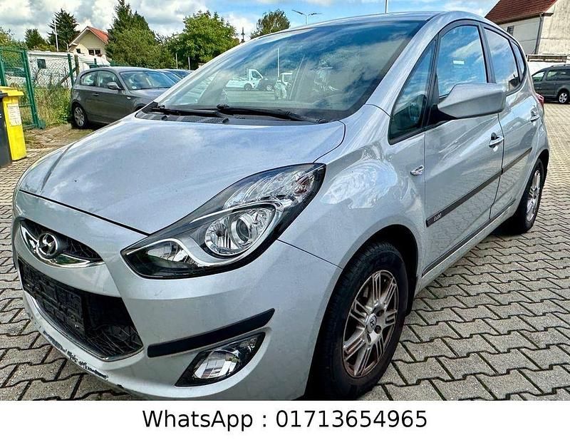Silber Gebraucht 2011 Hyundai ix20 Comfort Van / Kleinbus | 5.500 € (Guter Preis) - Bild 1/4