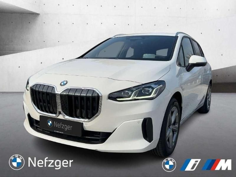 Alpinweiss iii Gebraucht 2024 BMW 218 Active Tourer Van / Kleinbus | 37.400 € (Fairer Preis) - Bild 1/4