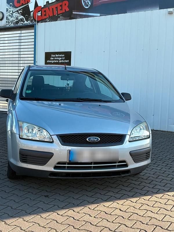 Grau Gebraucht 2005 Ford Focus Kleinwagen | 1.200 € - Bild 1/3