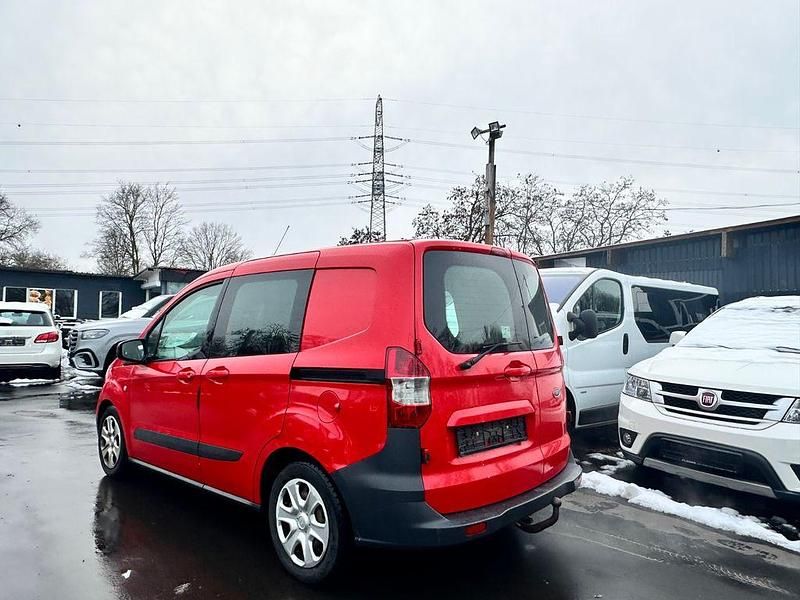 Gebraucht Ford Transit Trend 101 PS (74 kW) 2016 Rot Van / Kleinbus